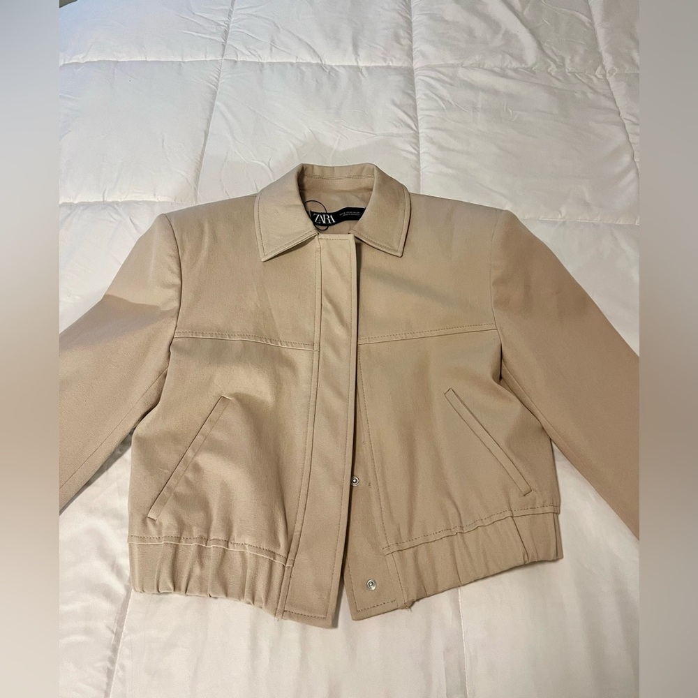 Cropped jacket with shoulder pads - Picture 3 of 8